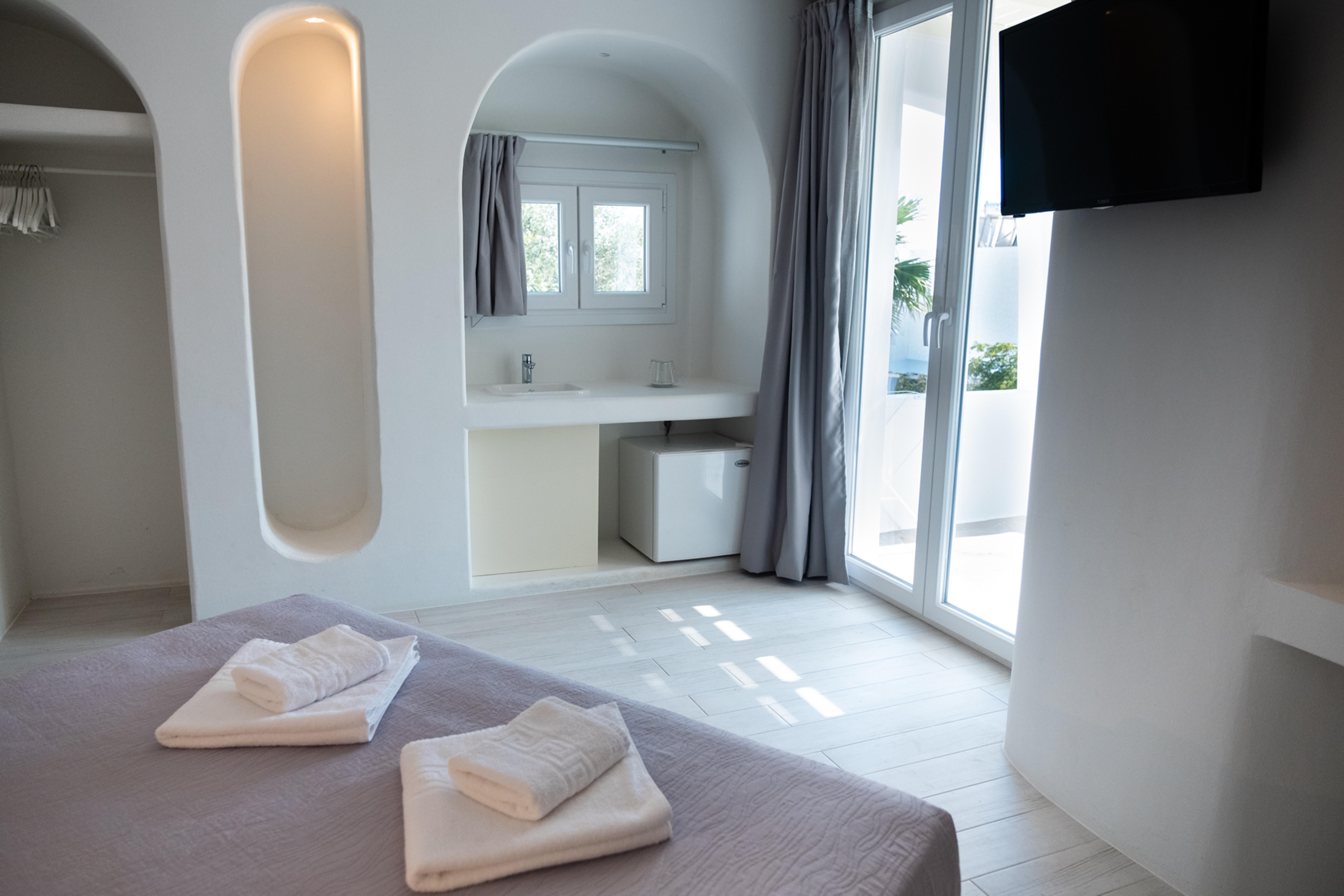 Aloni Hotel & Suites Писо Ливади Екстериор снимка